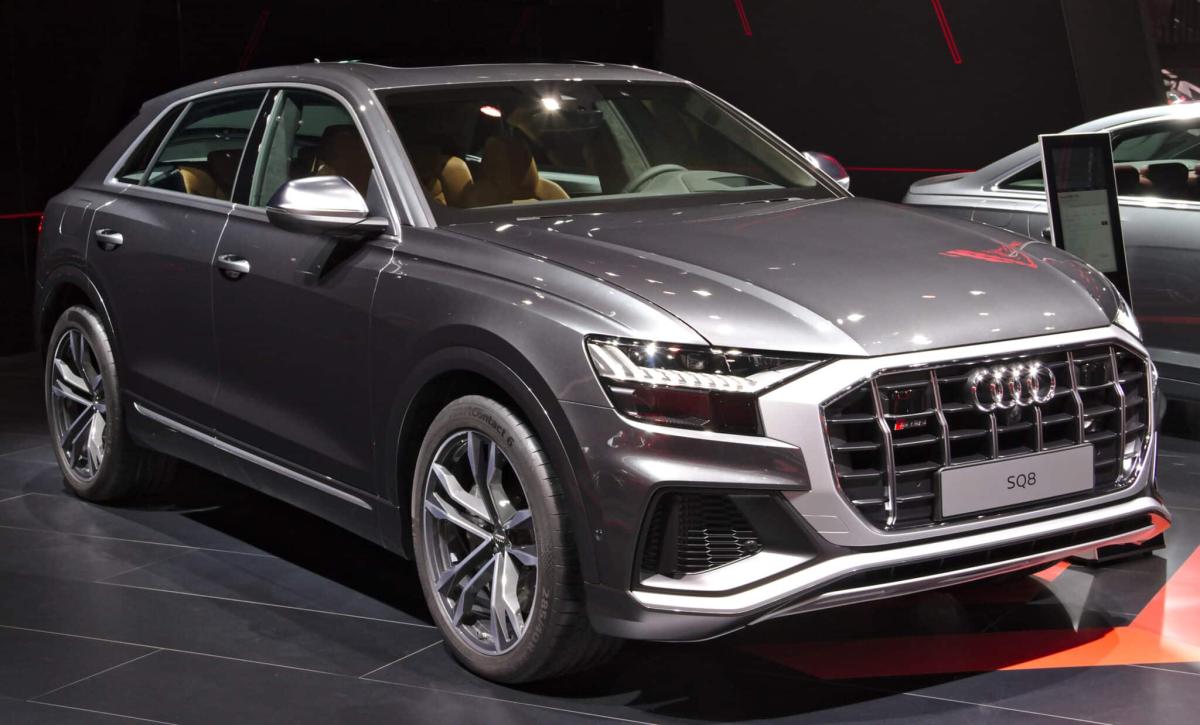 import-suv-premium-audi-sq8-2-scaled