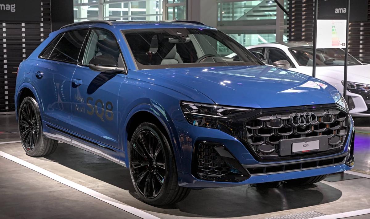 import-suv-premium-audi-sq8-3-scaled