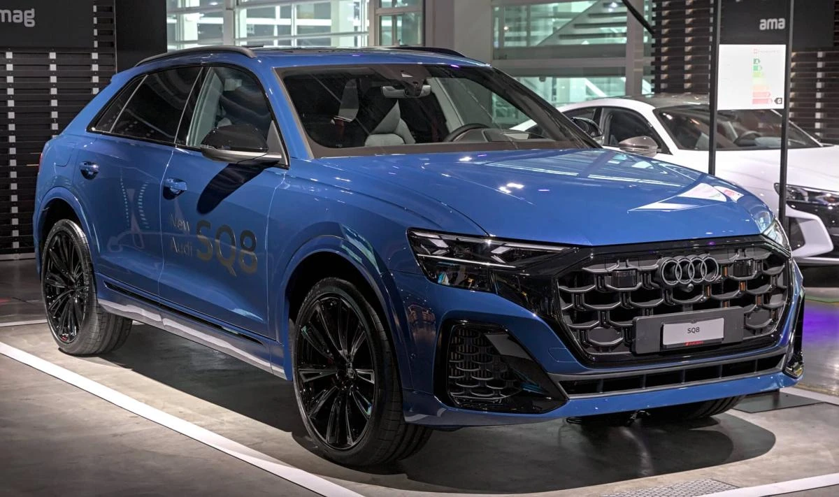 import-suv-premium-audi-sq8-3-scaled