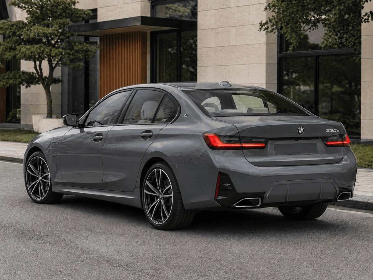 BMW_Série_3_Berline_330e_PHEV_Allemagne_Catalogue__2_