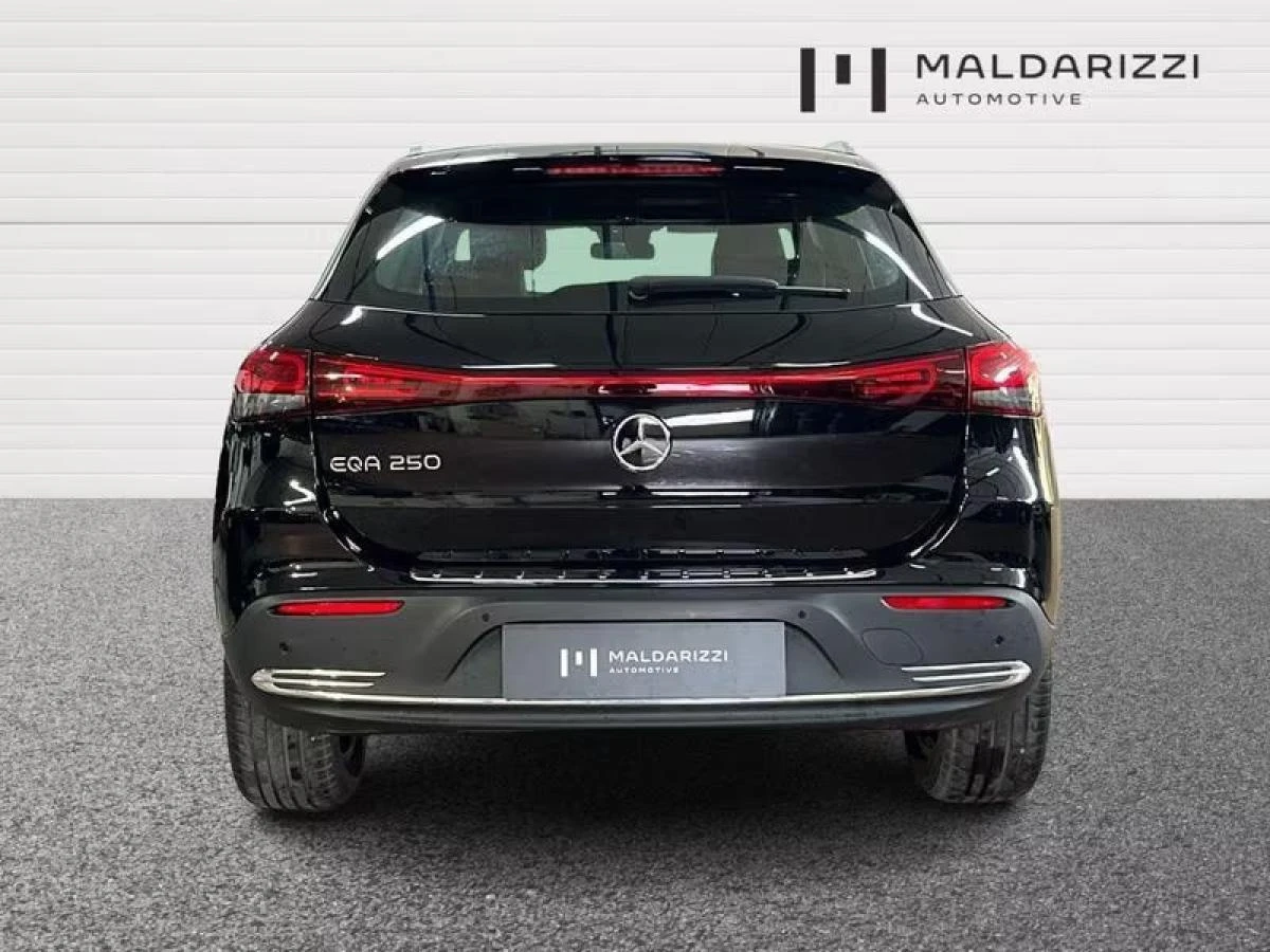 Mercedes_Elec_EQA_Berline__1_