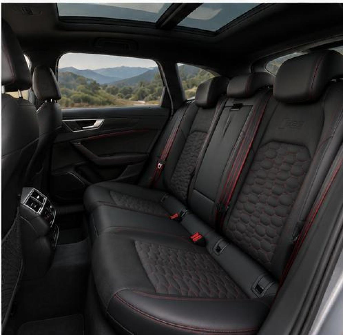 Audi_RS5_Avant_Hybride_05_sieges_arriere
