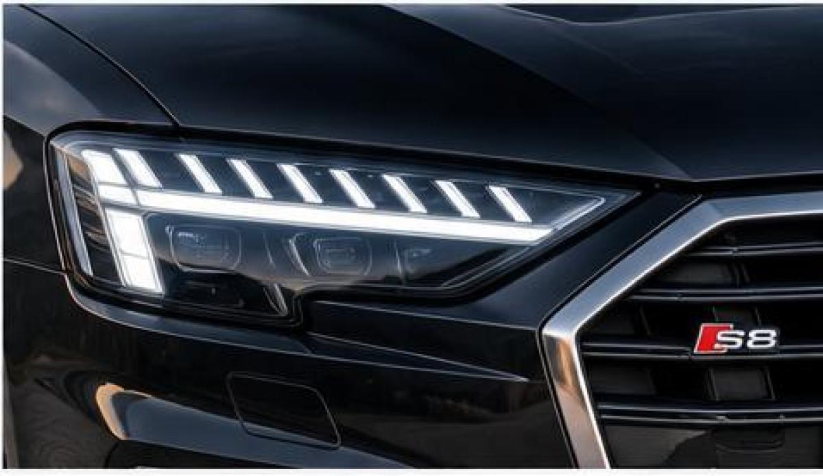 Audi_S8_05_detail_phare