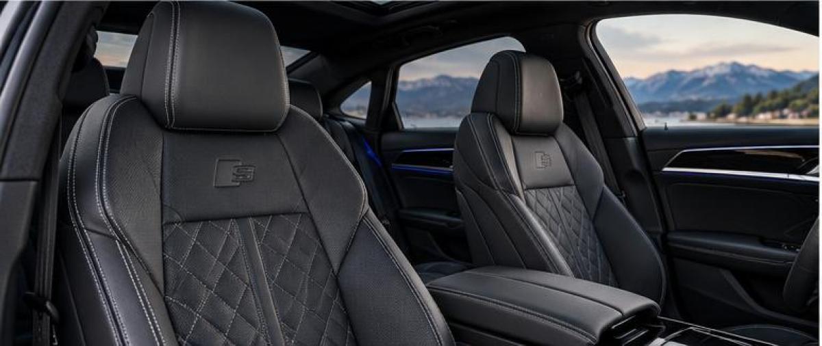 Audi_S8_06_sieges_avant