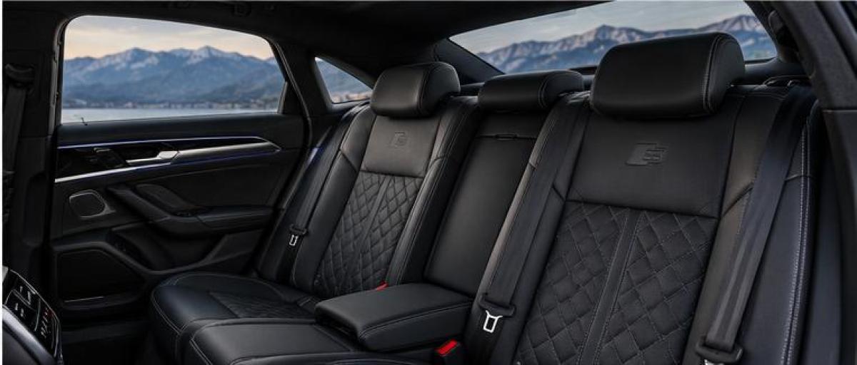 Audi_S8_07_sieges_arriere
