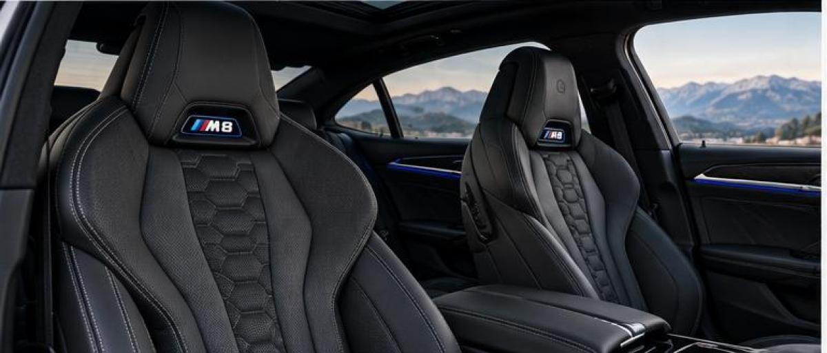BMW_M8_Competition_06_sieges_avant