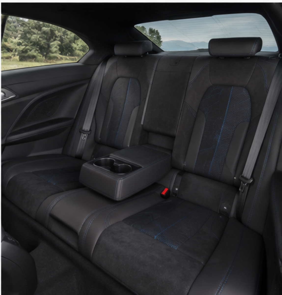 BMW_Serie_2_G42_05_interieur_arriere