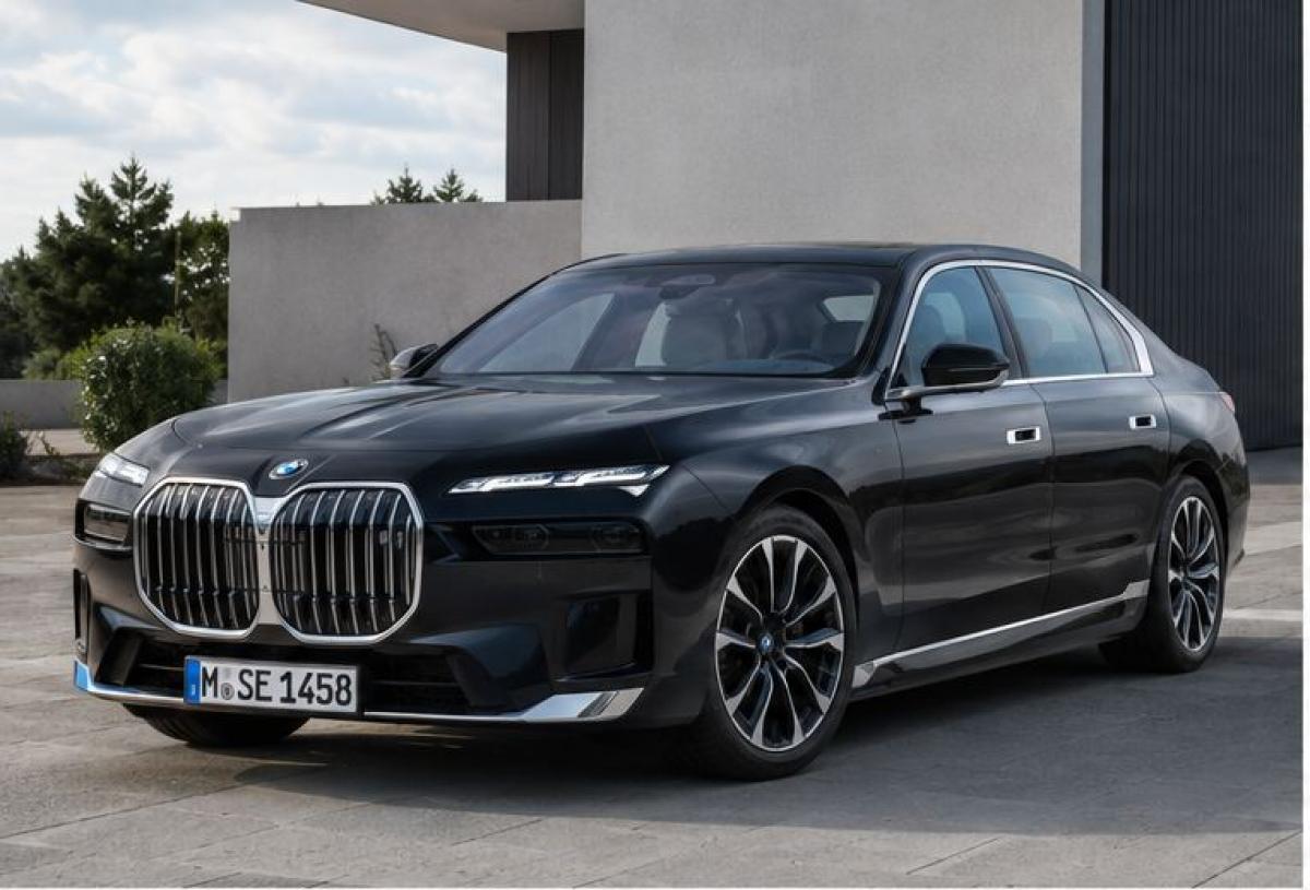 BMW_Serie_7_G70_01_exterieur_avant
