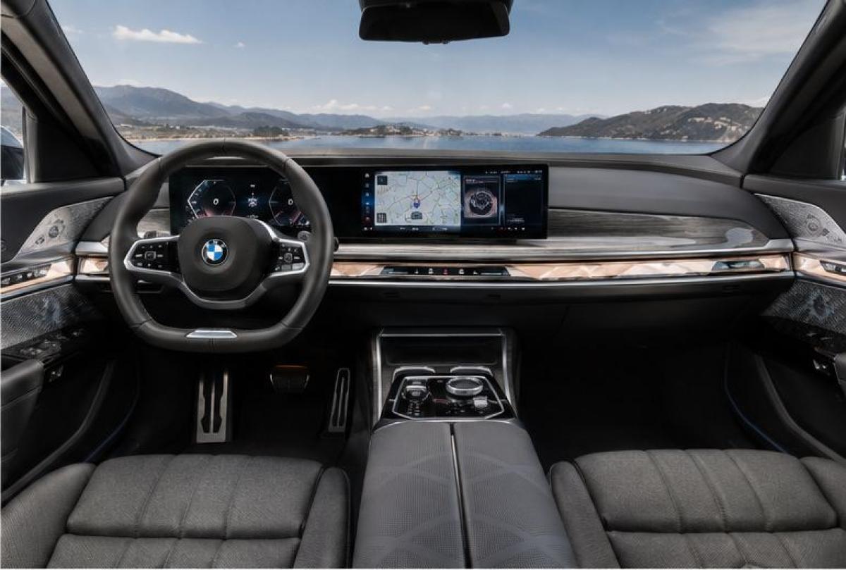 BMW_Serie_7_G70_02_interieur_cockpit