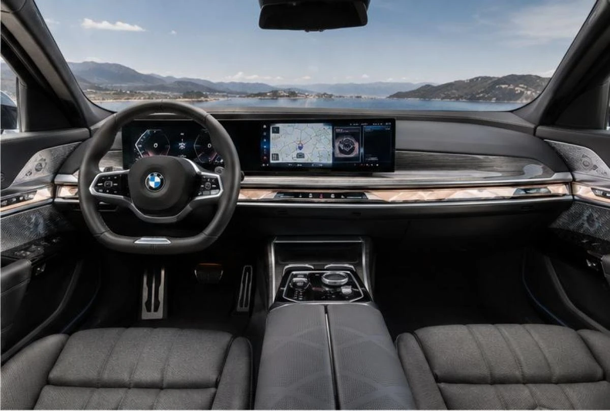 BMW_Serie_7_G70_02_interieur_cockpit