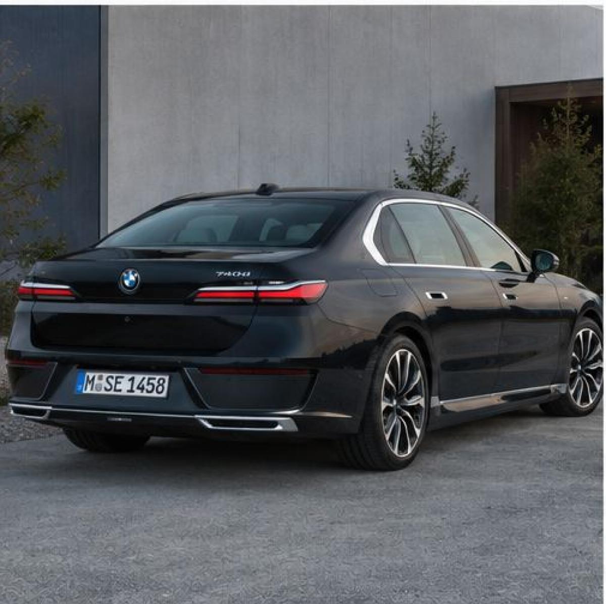 BMW_Serie_7_G70_03_exterieur_arriere