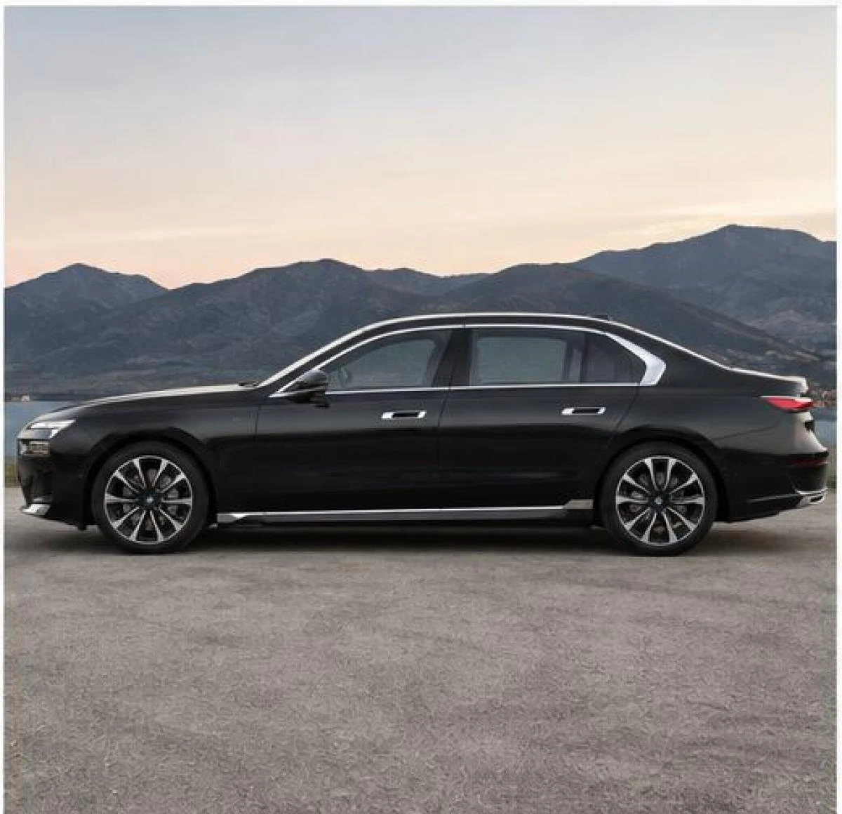 BMW_Serie_7_G70_04_profil