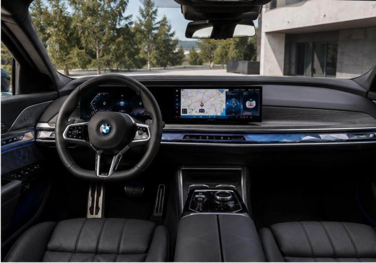 BMW_i7_02_interieur_cockpit