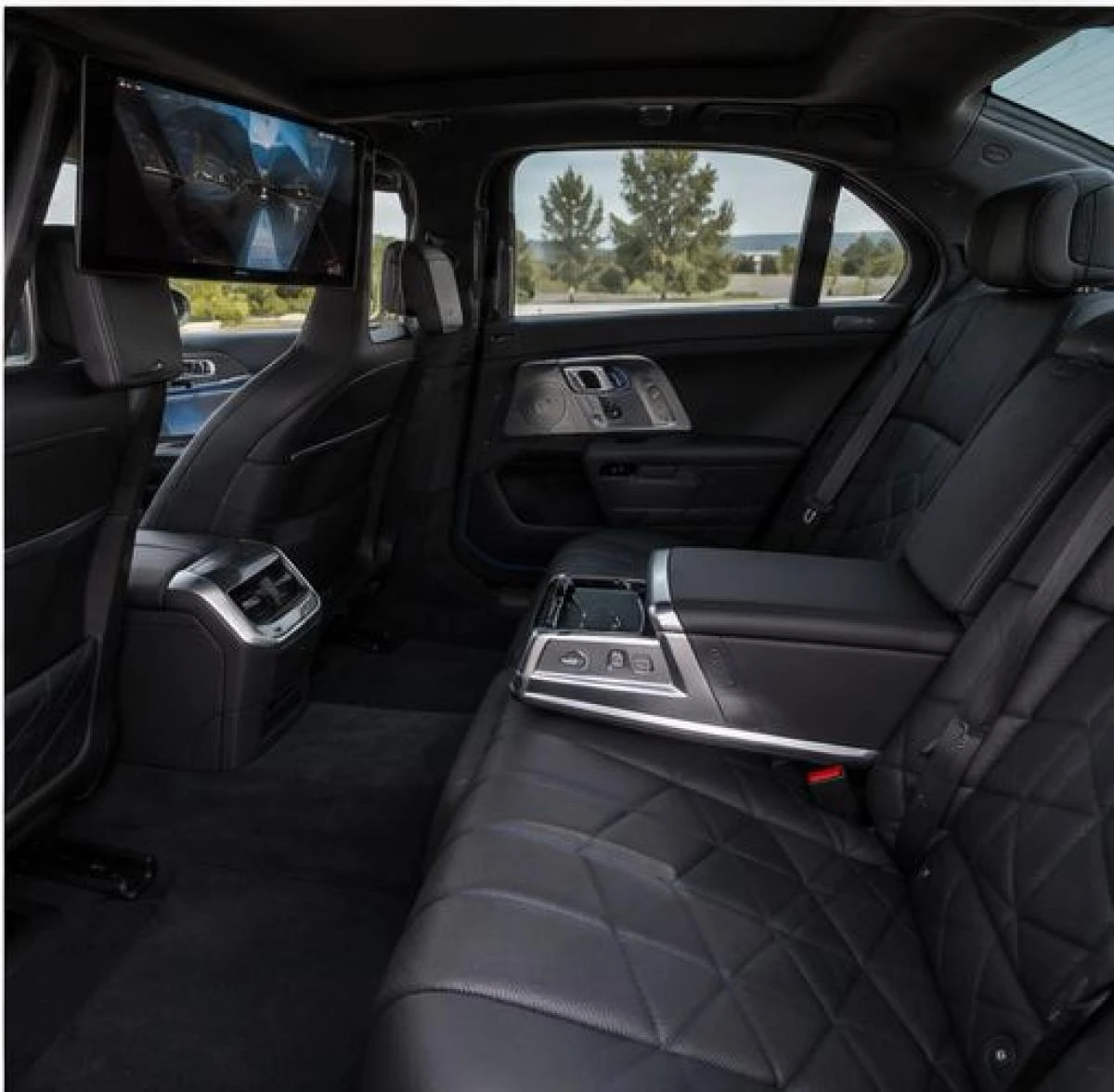 BMW_i7_05_interieur_arriere