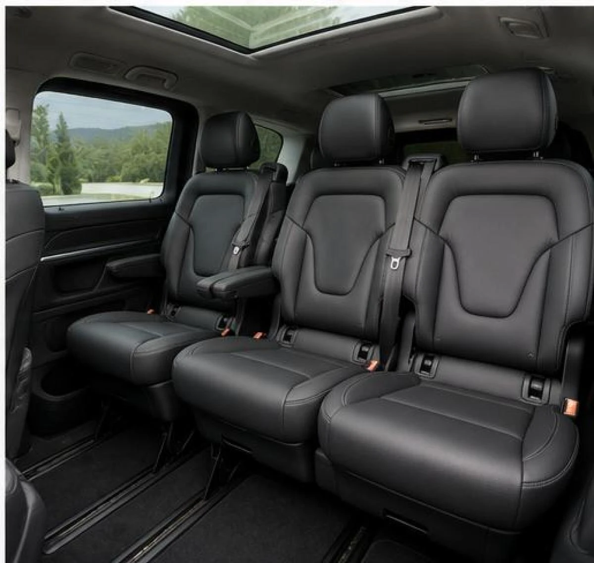 Mercedes_Classe_V_V300d_05_interieur_arriere