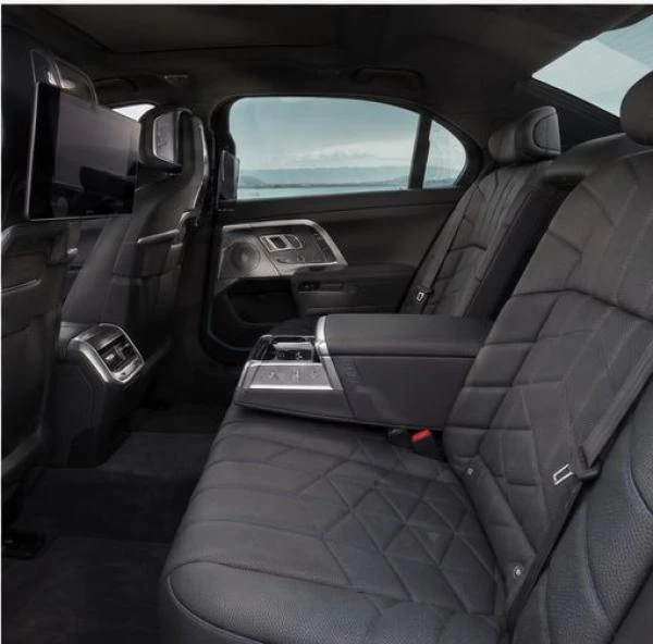 BMW_Serie_7_G70_05_interieur_arriere