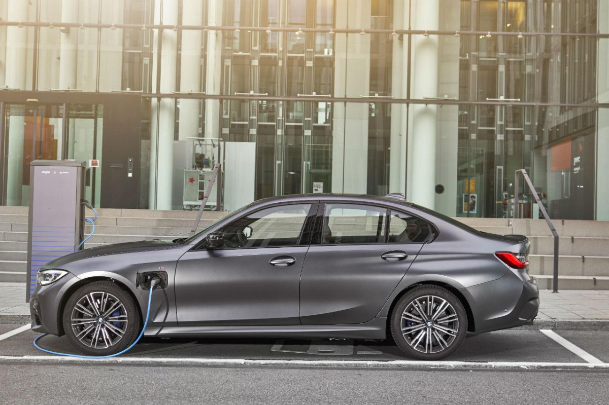 BMW Série 3 320 330 Allemagne Catalogue (6)