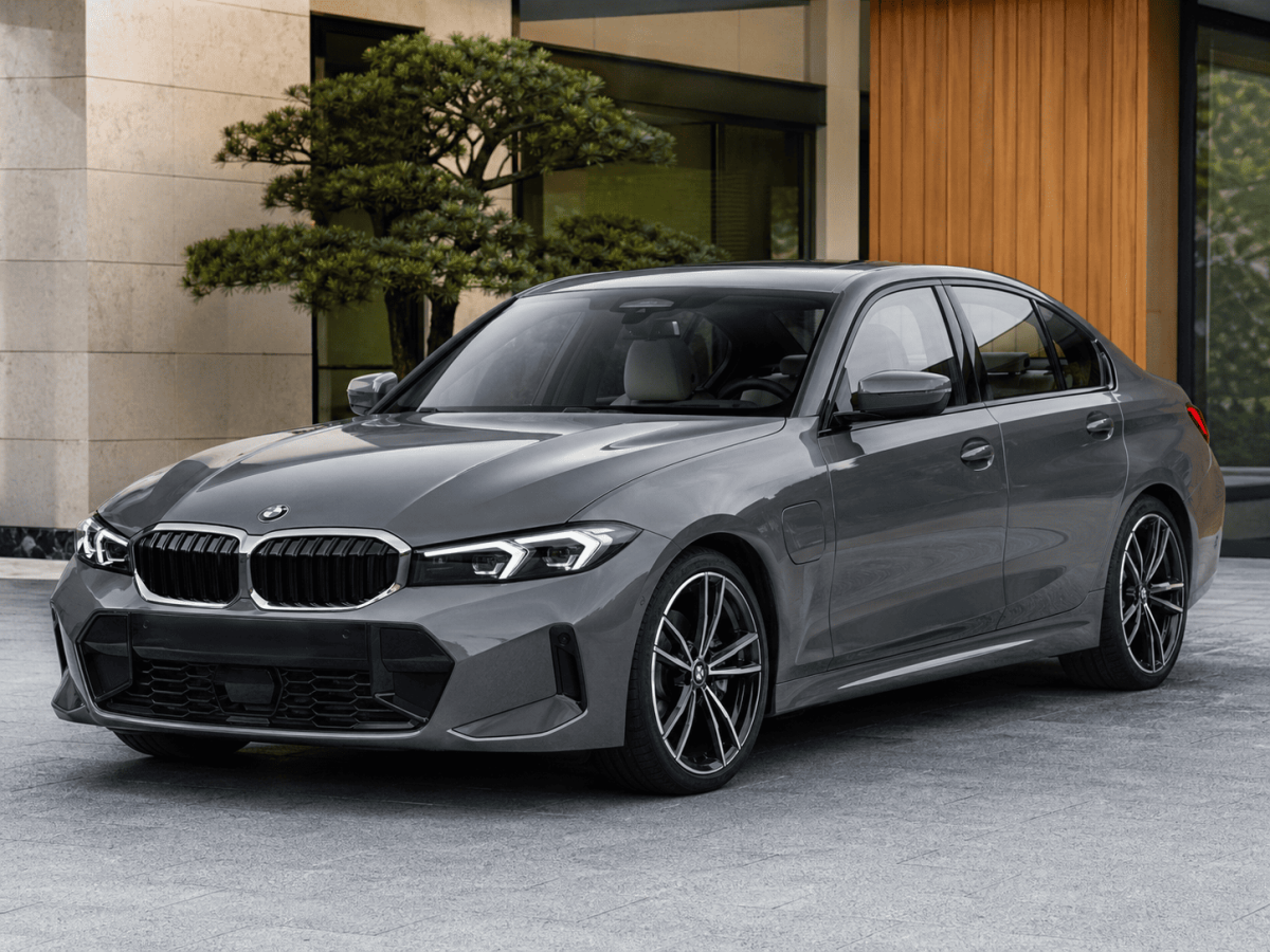 BMW Série 3 Berline 330e PHEV Allemagne Catalogue (3)
