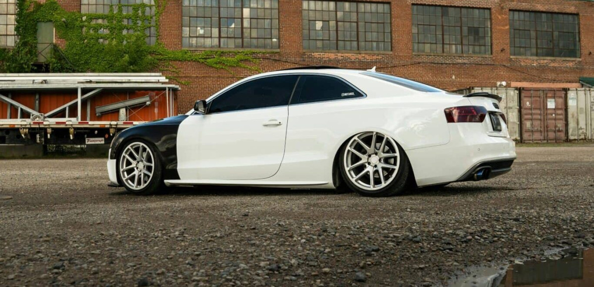 pexels-Audi-S5-Coupe-Blanche-scaled-e1725204667820